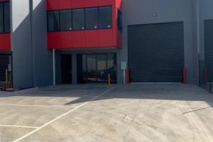 RAVENHALL INDUSTRIAL OFFICE WAREHOUSE | TOTAL AREA 425 SQM